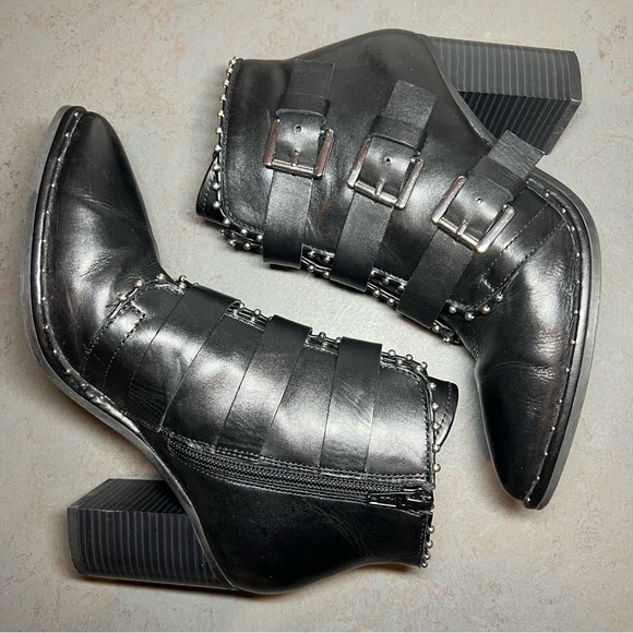 Steve Madden Humble Bootie - Picture 3 of 7